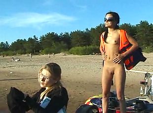 Orang telanjang, Pantai