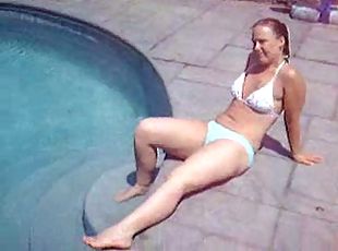 Schwimmbad, Bikini