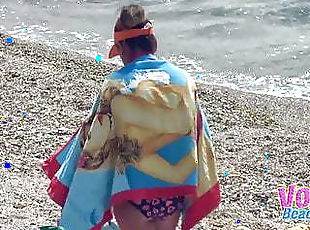 Pantai, Spanish, "topless"